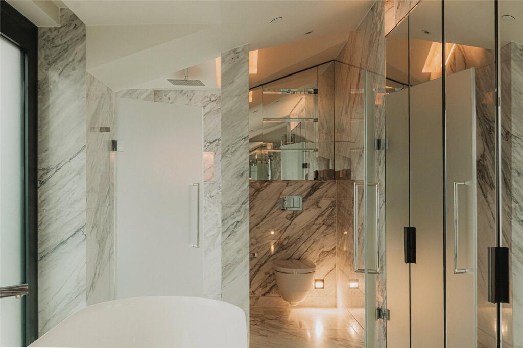 Principal Bathroom