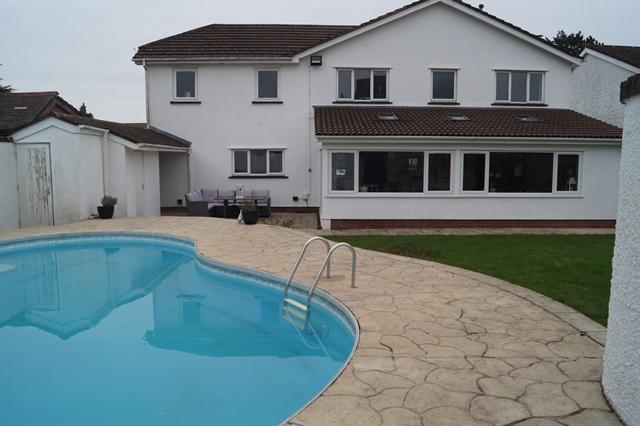 1 Hillcot Close