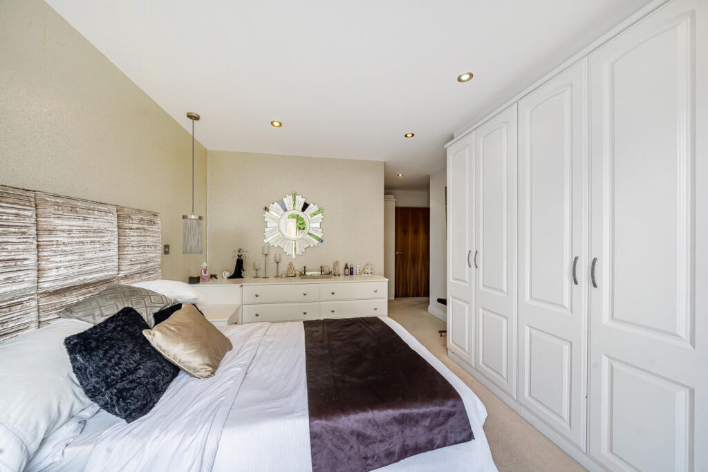 1305405-4-68430b9...