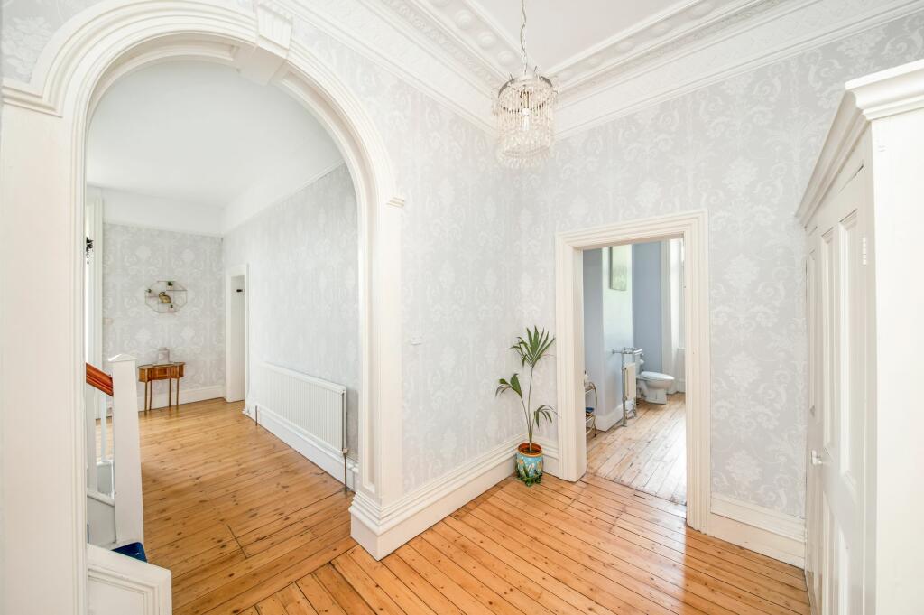 FIRST FLOOR LANDING