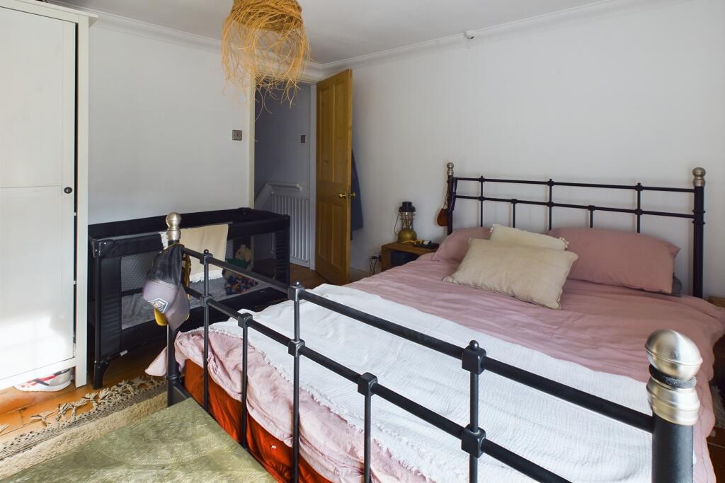 CAM02519G0-PR0221-STILL002