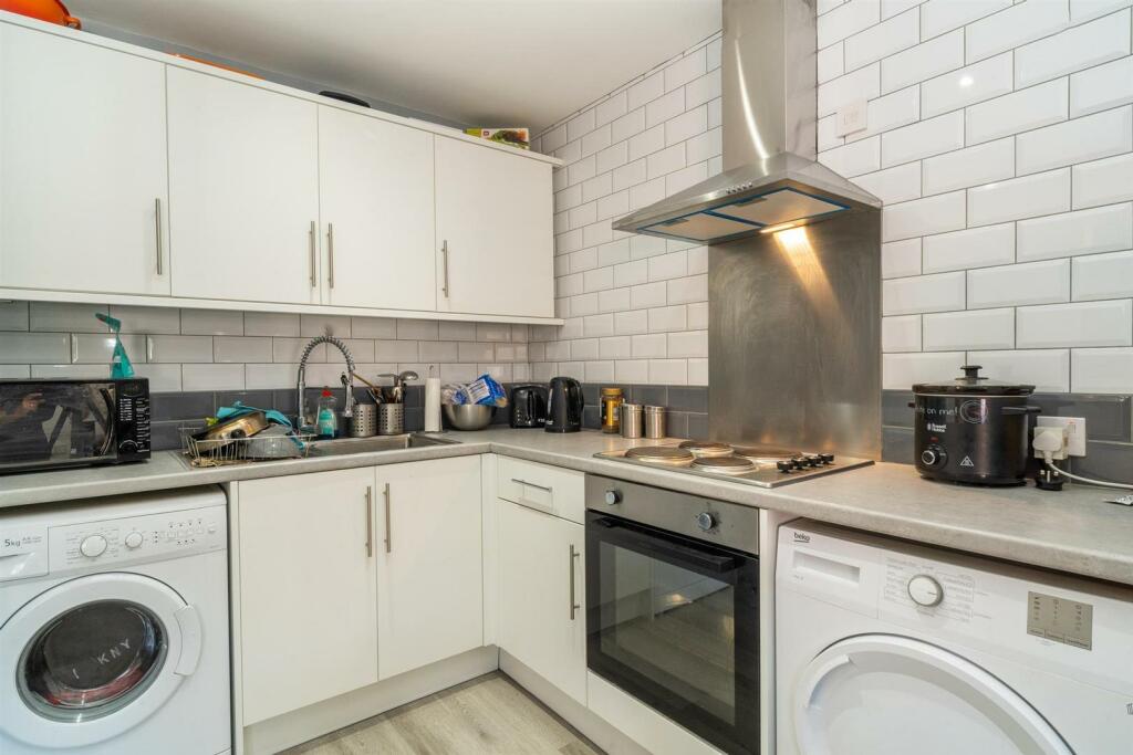 005-14 Bray Close.jpg