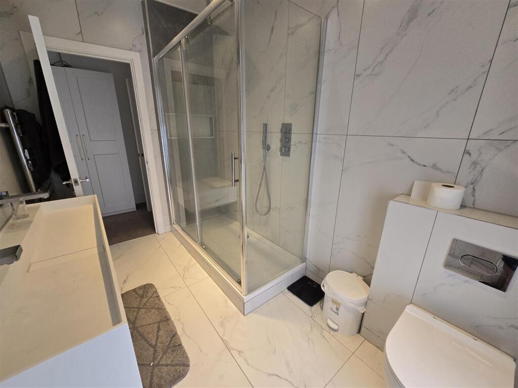 00 Shower room1.jpg