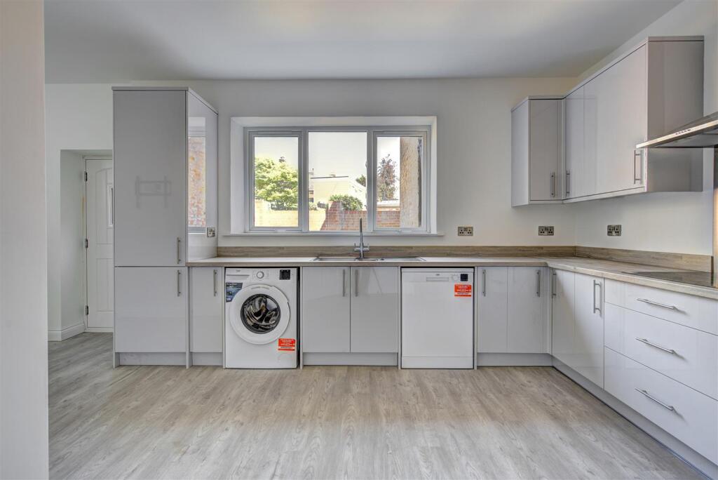 51 Avondale Road, Wigan-12.jpg