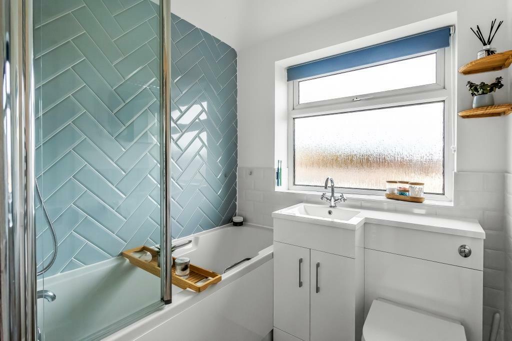 Bathroom 2.jpg