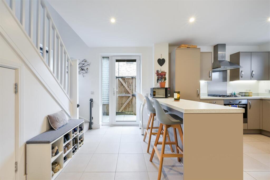 NAILSWORTH CRESCENT (2).jpg