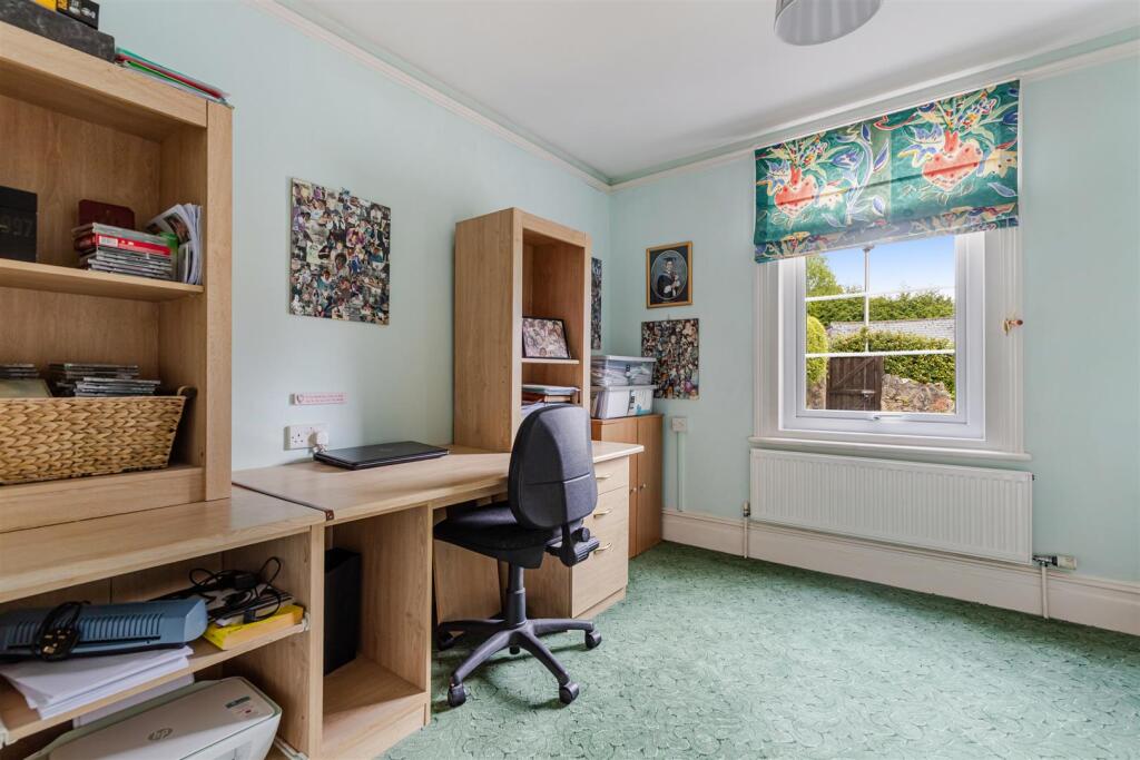 A26 - 26 College Road Newton Abbot - 250422.jpg