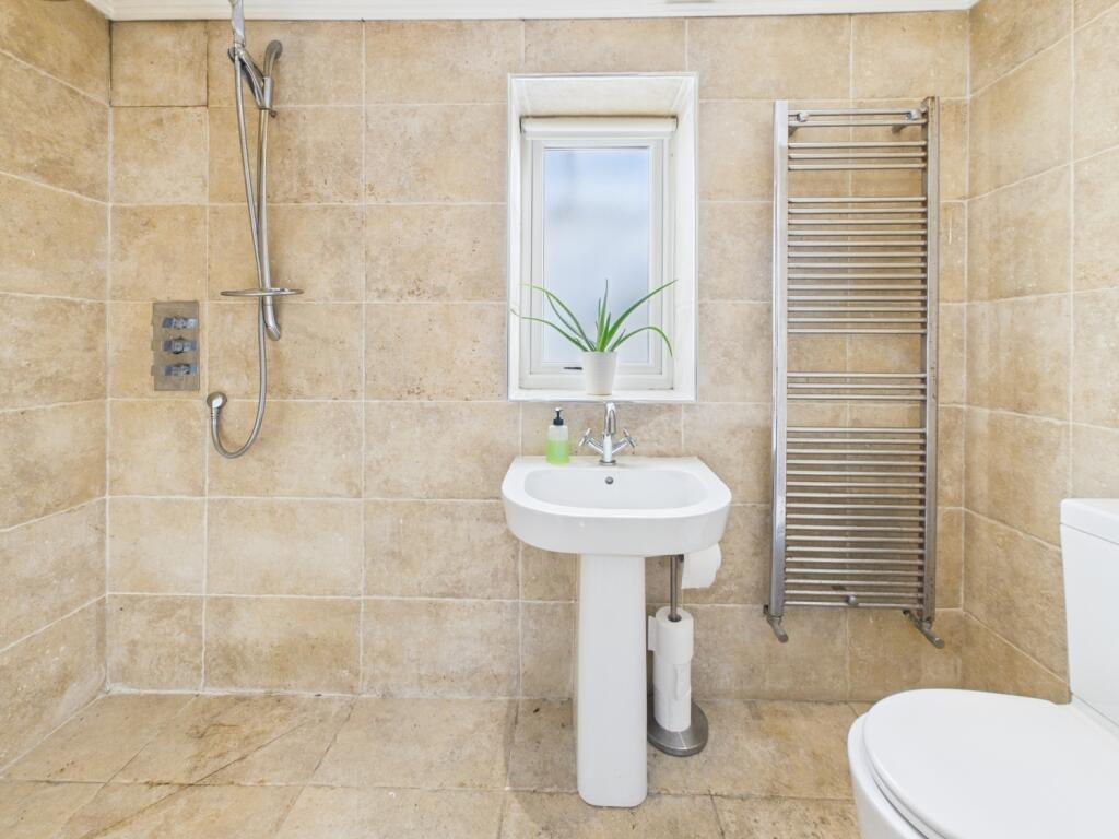 CAM02386G0-PR0117-STILL042