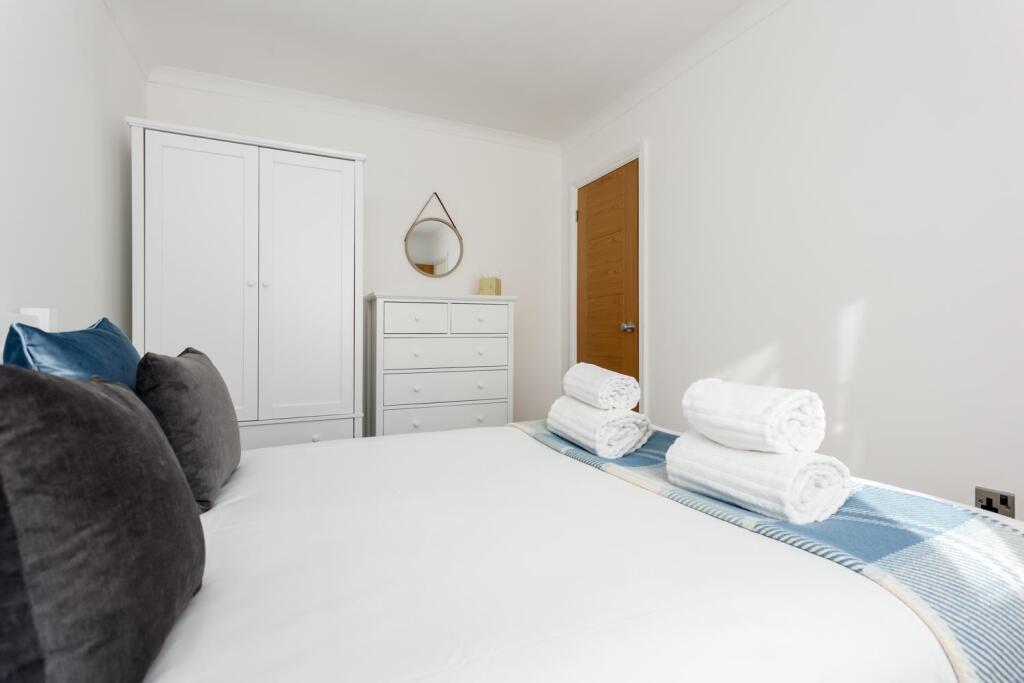 12 Catalina Drive-ph16_web 300.jpg