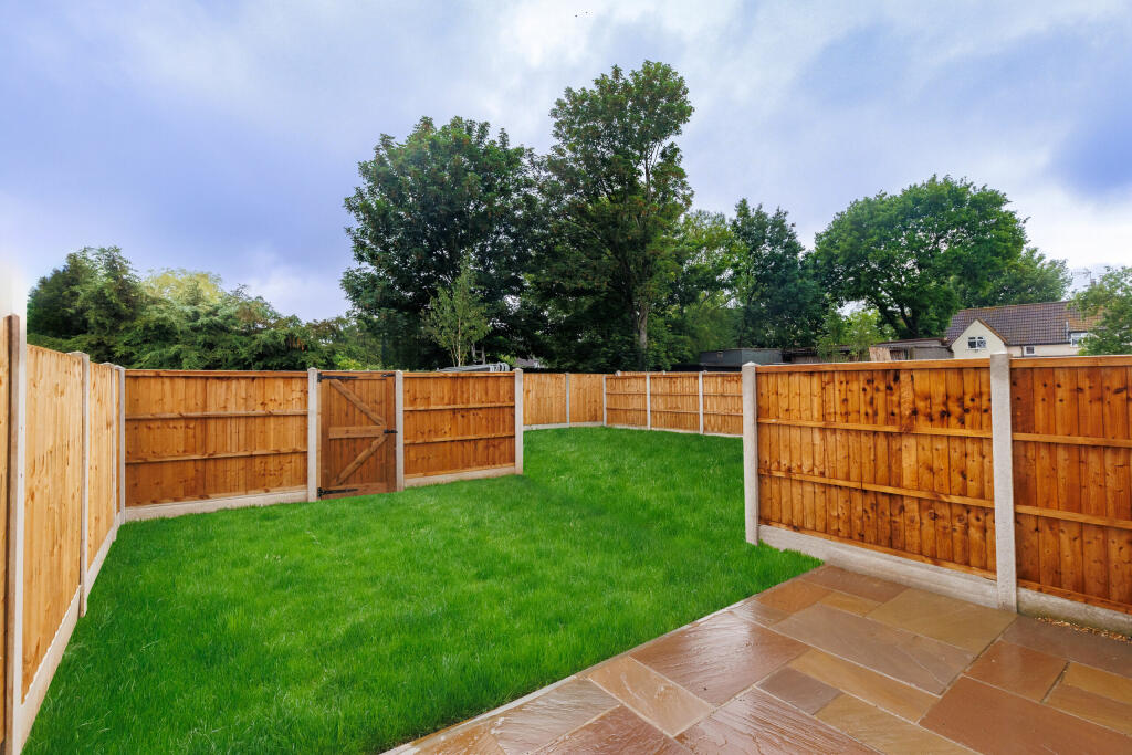 4 Eastwoodbury Lane (4) grass