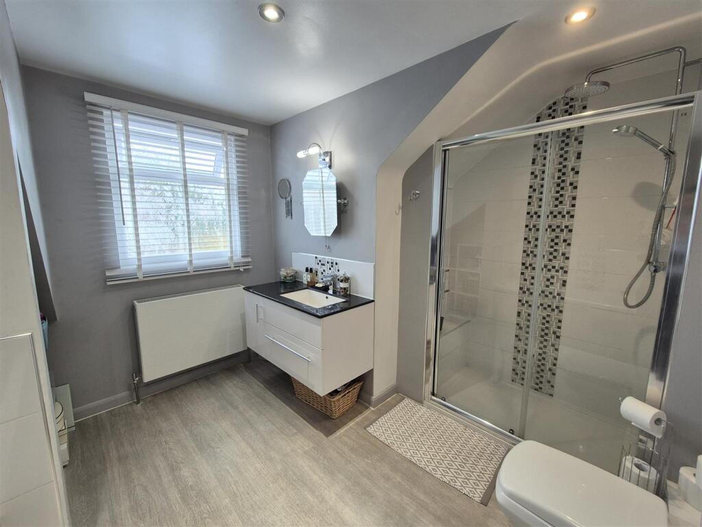 En-Suite Bathroom