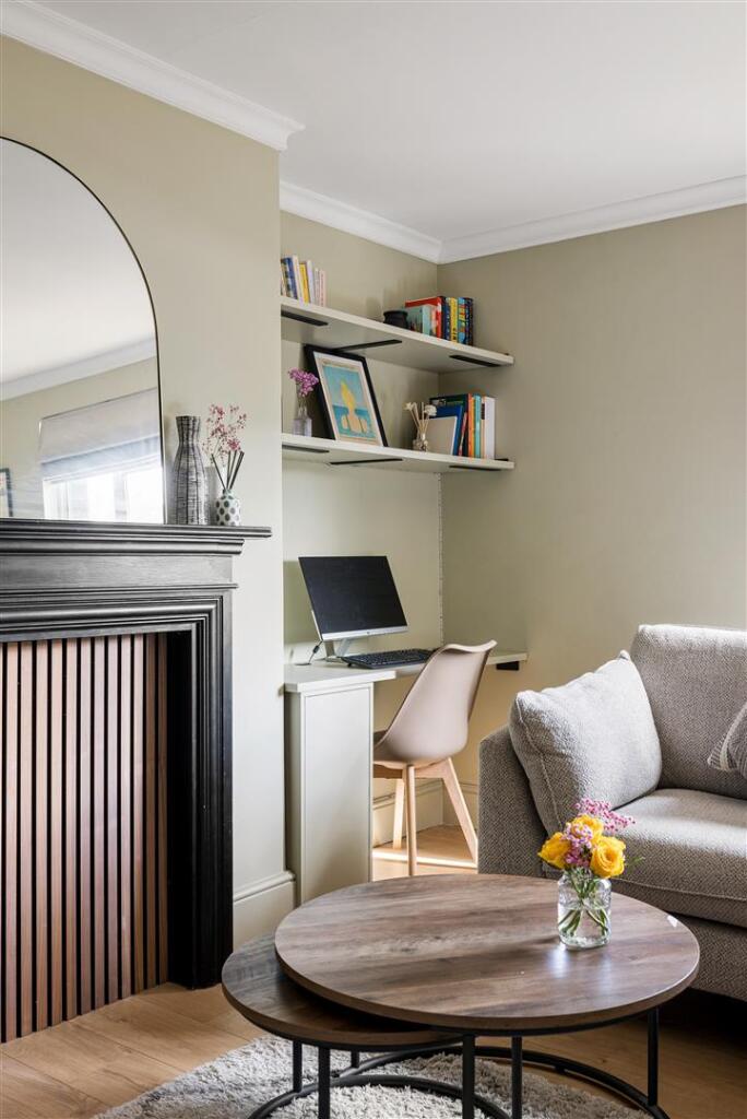 Conifers Lodge, IG8