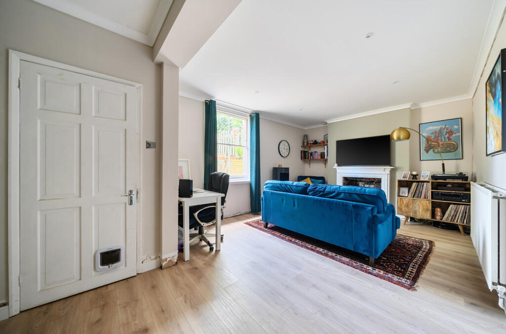 1305552-11-684895...