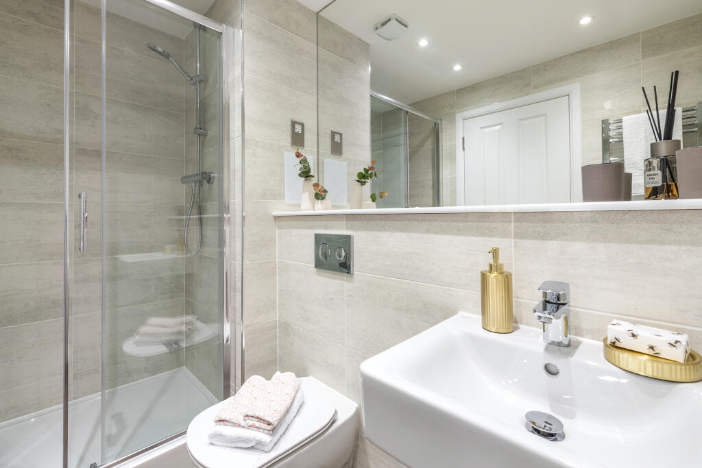 En suite in 3 bedroom apartment