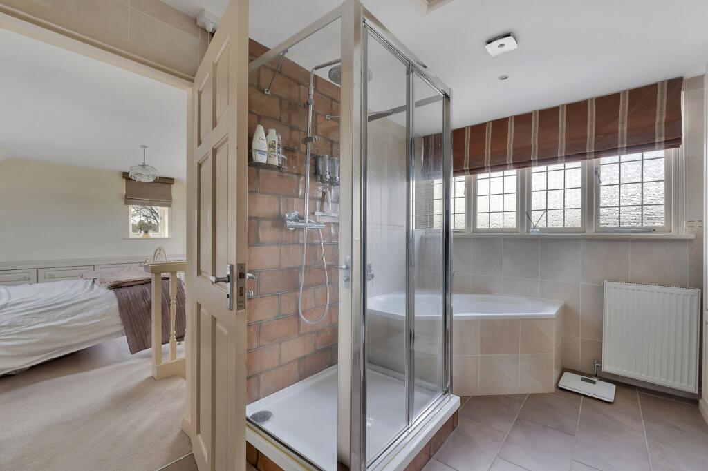 En-Suite Bathroom