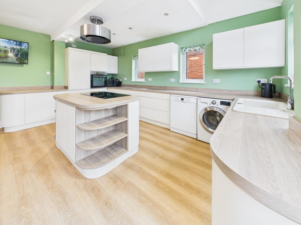 Living/Breakfast Kitchen