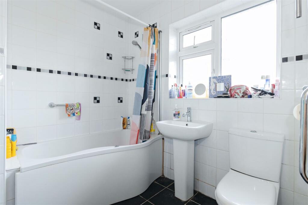 For Sale by Aspire Residential - Courtlands Close