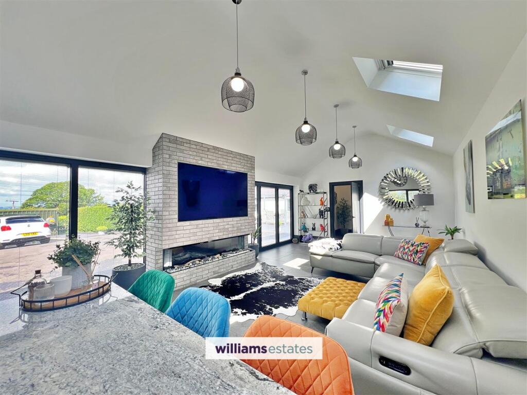 Open Plan Kitchen / Living Area