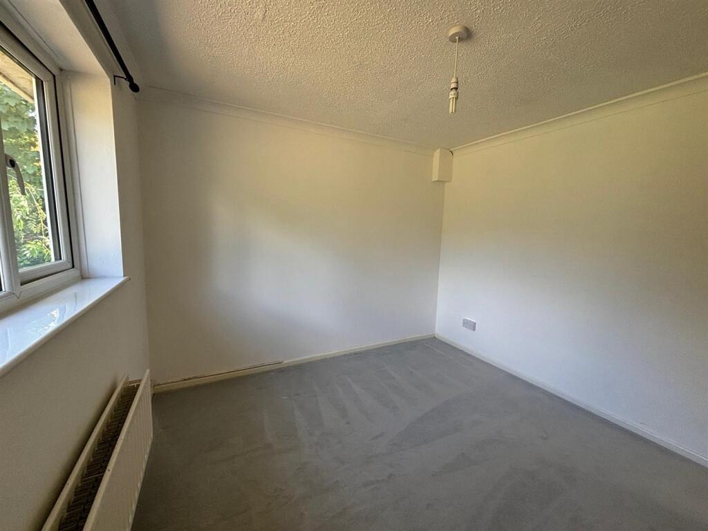 bed 1.jpg