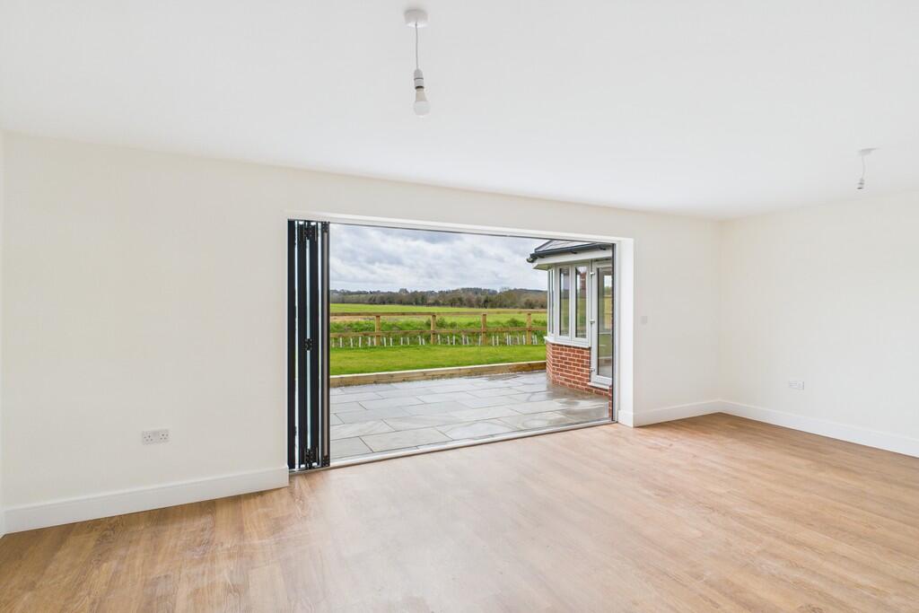 CAM01689G0-PR0453...