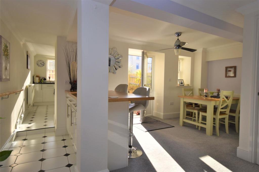 Dining Area.JPG