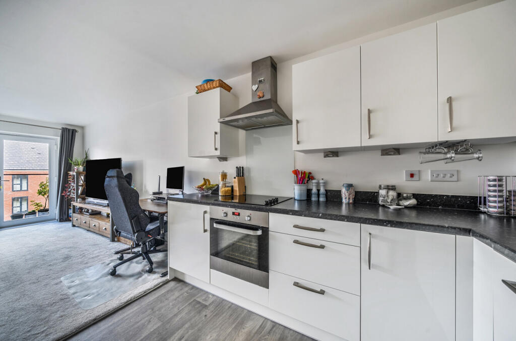 1348181-10-68bf06...