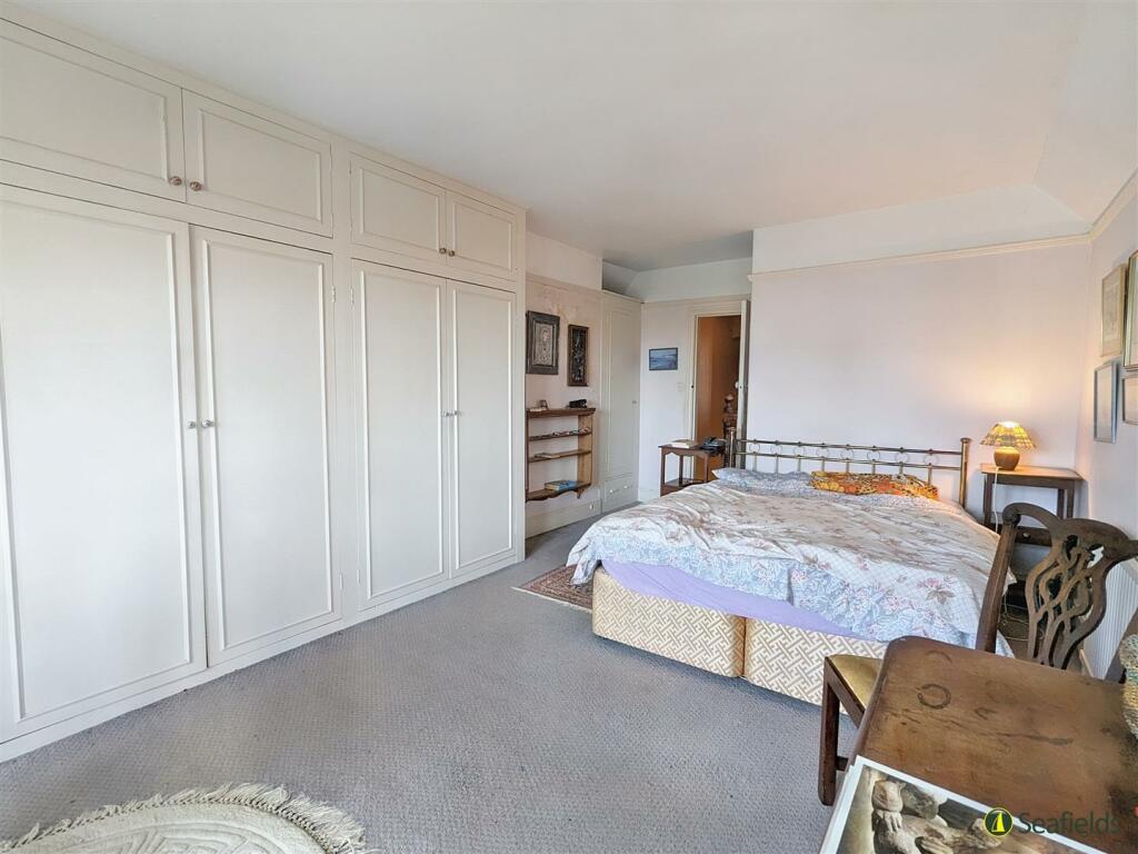 Bedroom  1.jpg