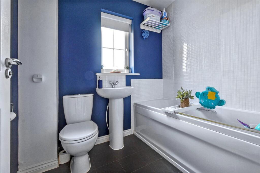 Bathroom_1.jpeg