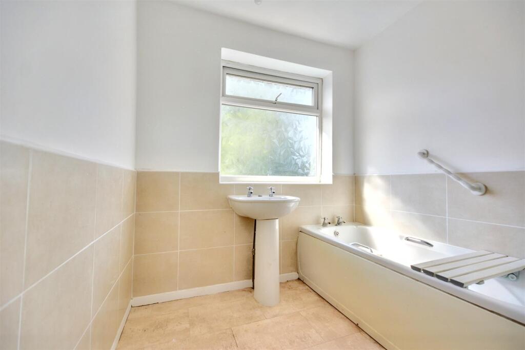 Bathroom_1.jpeg