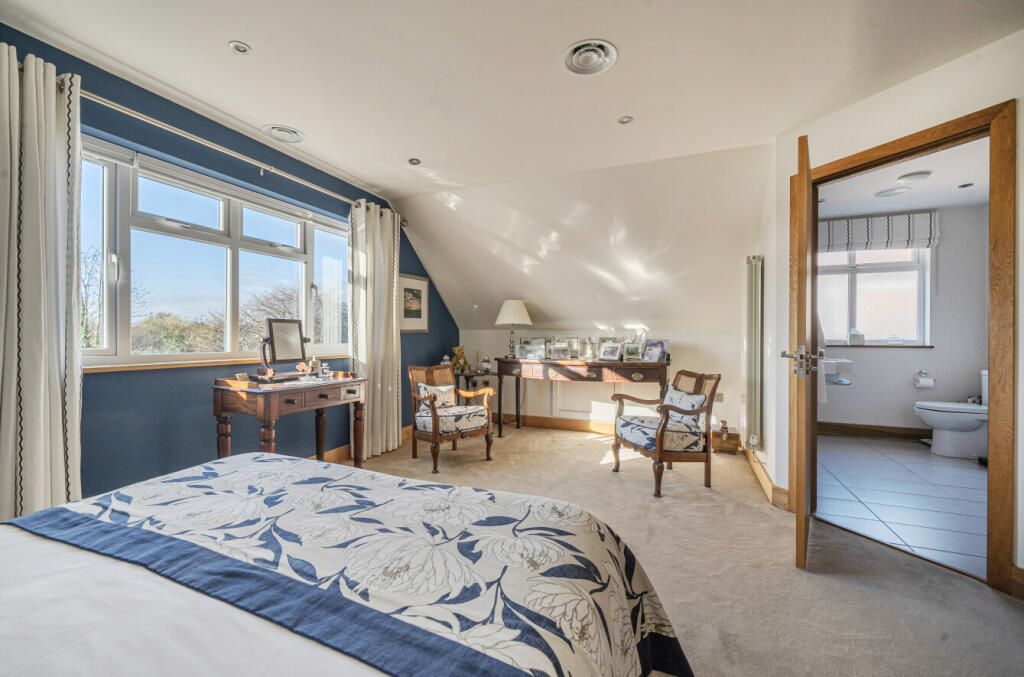 1381890-7-691f093...