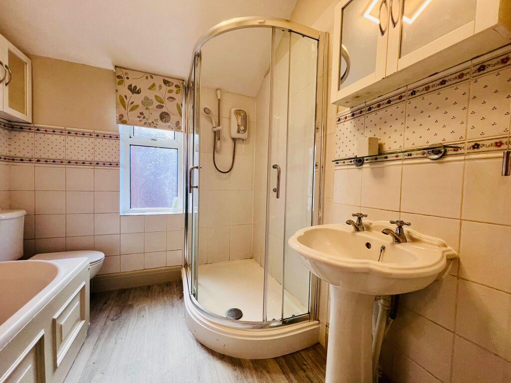 BATHROOM (2).jpg