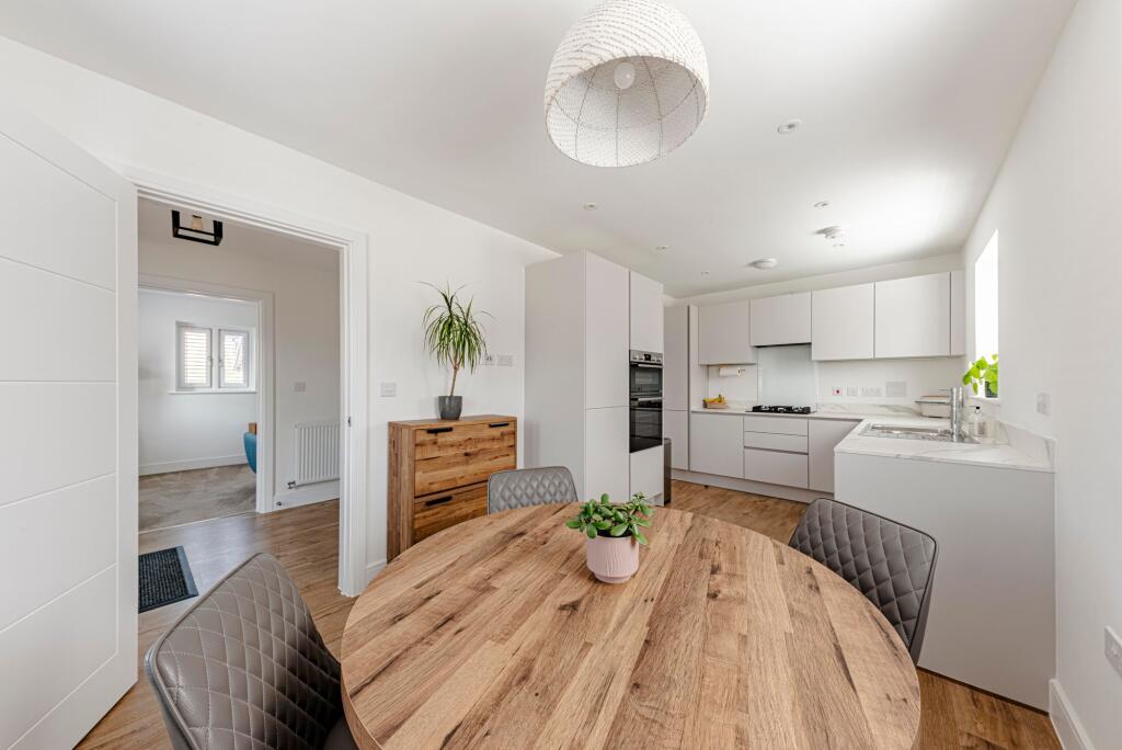 Kitchen/Dining Room (2)