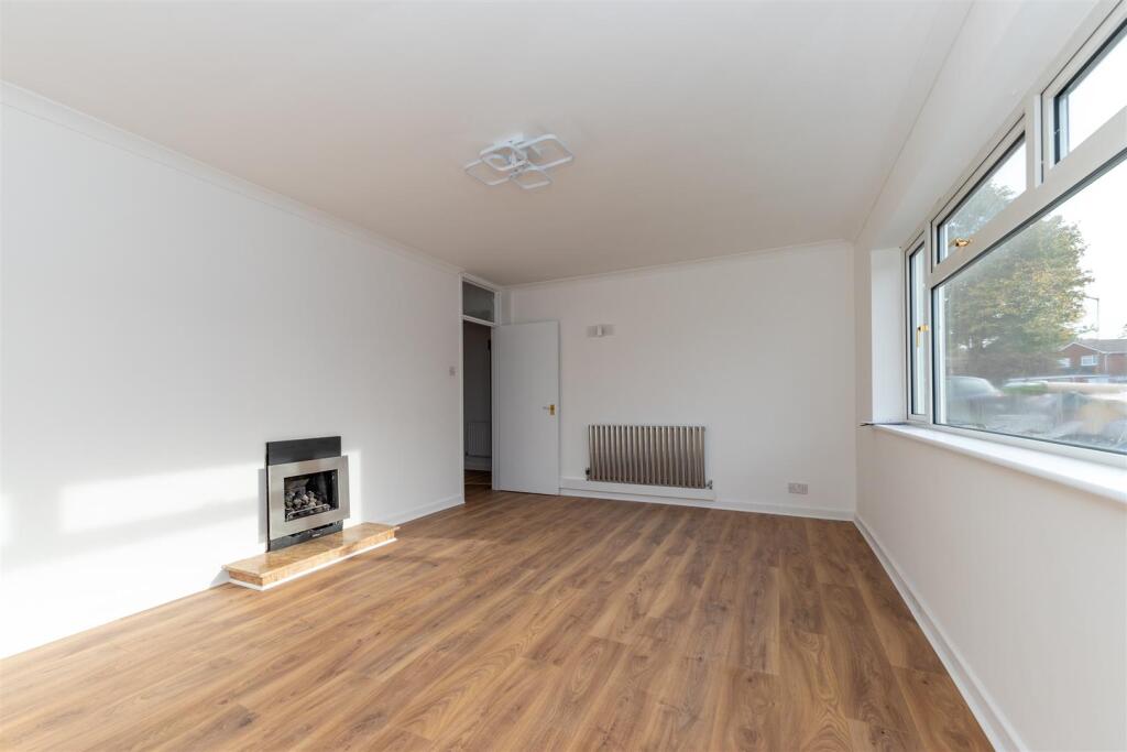 92 Howard Drive (14 of 18).jpg