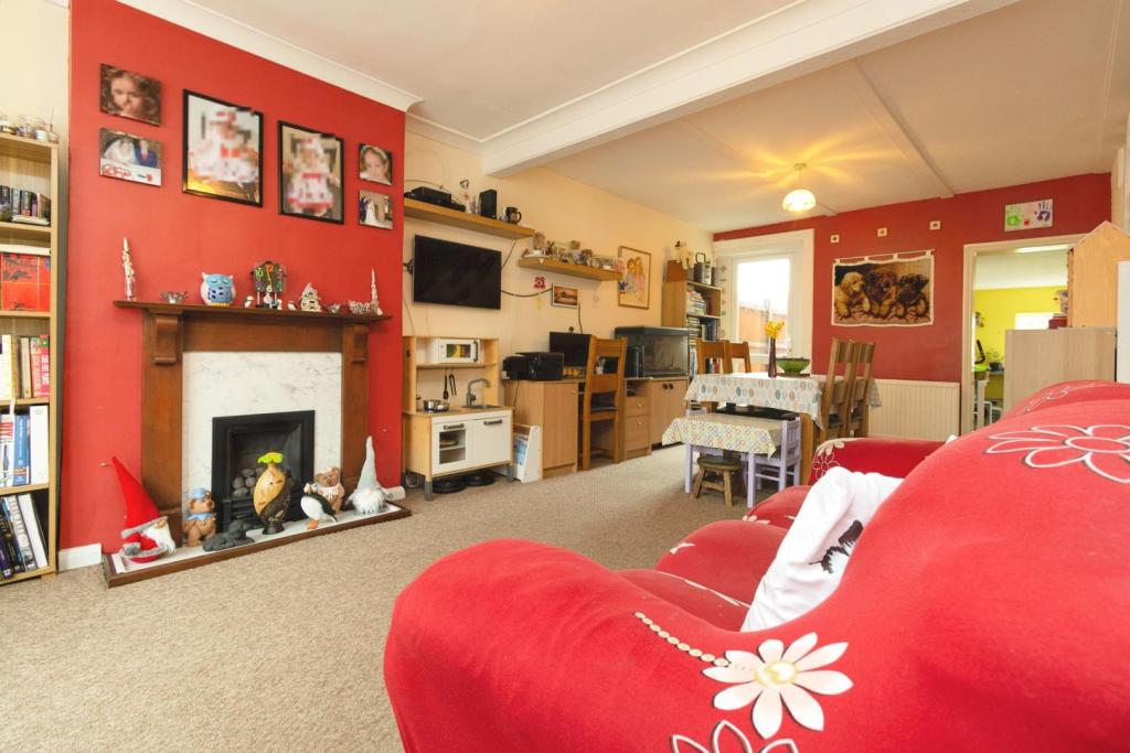 Lounge/Dining Room