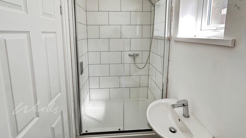 high street showe...