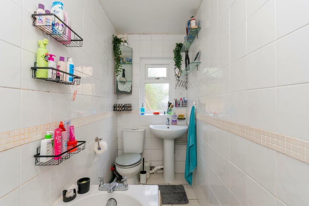 1A9RSD - Bathroom B.jpg