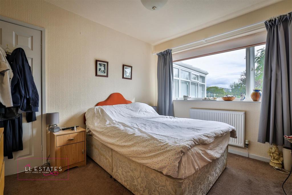 120 beverley drive-21.jpg