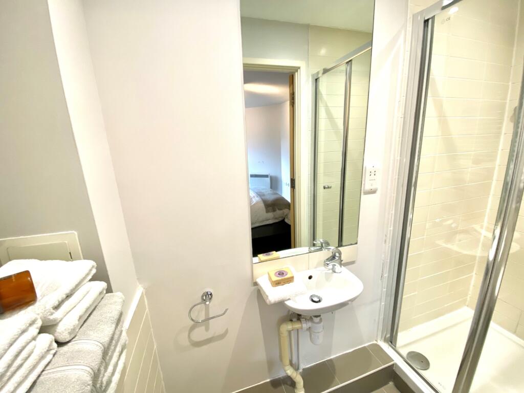 AC Bathroom ensuite new