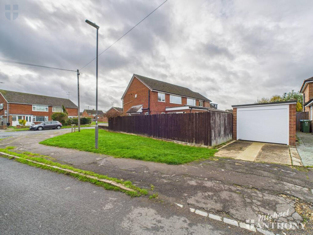 CAM03218G0-PR0819-STILL005-thumbnail-h750-70