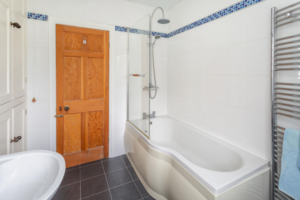 bathroomb