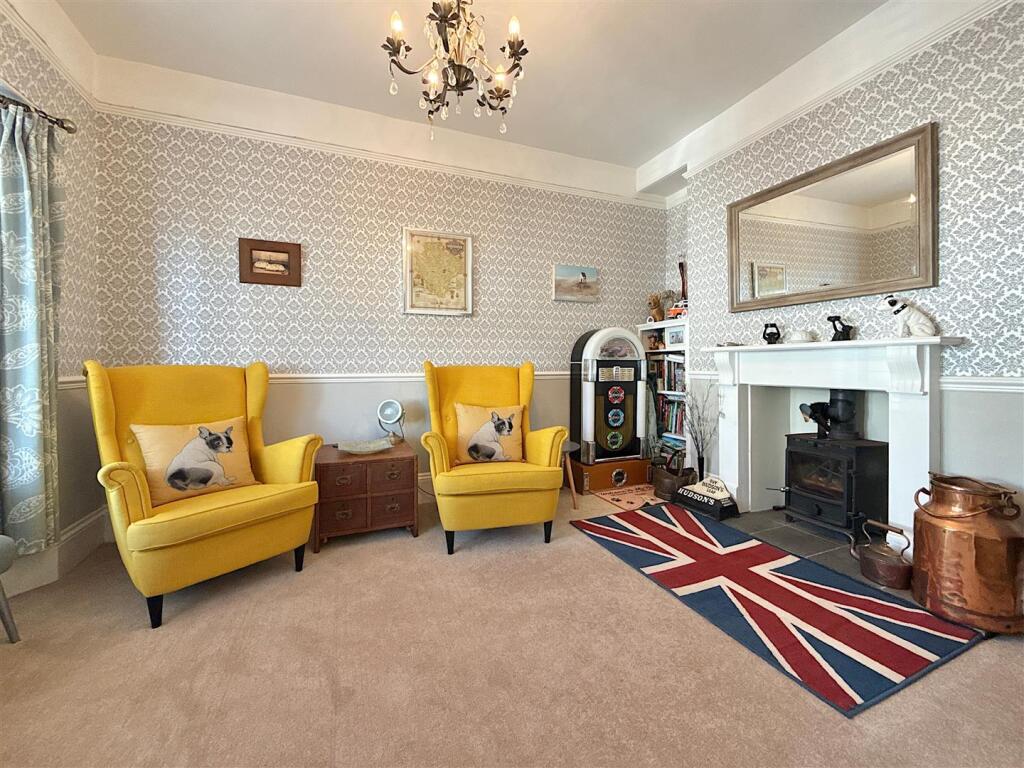 Lounge &amp; Fire.JPG