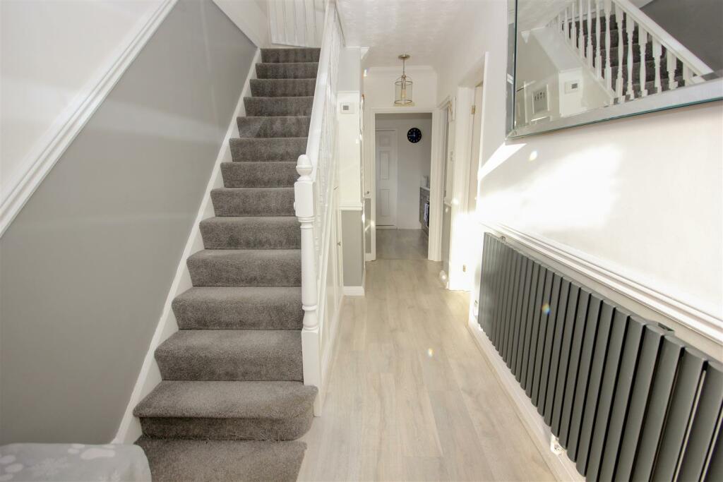 Entrance hall.jpg