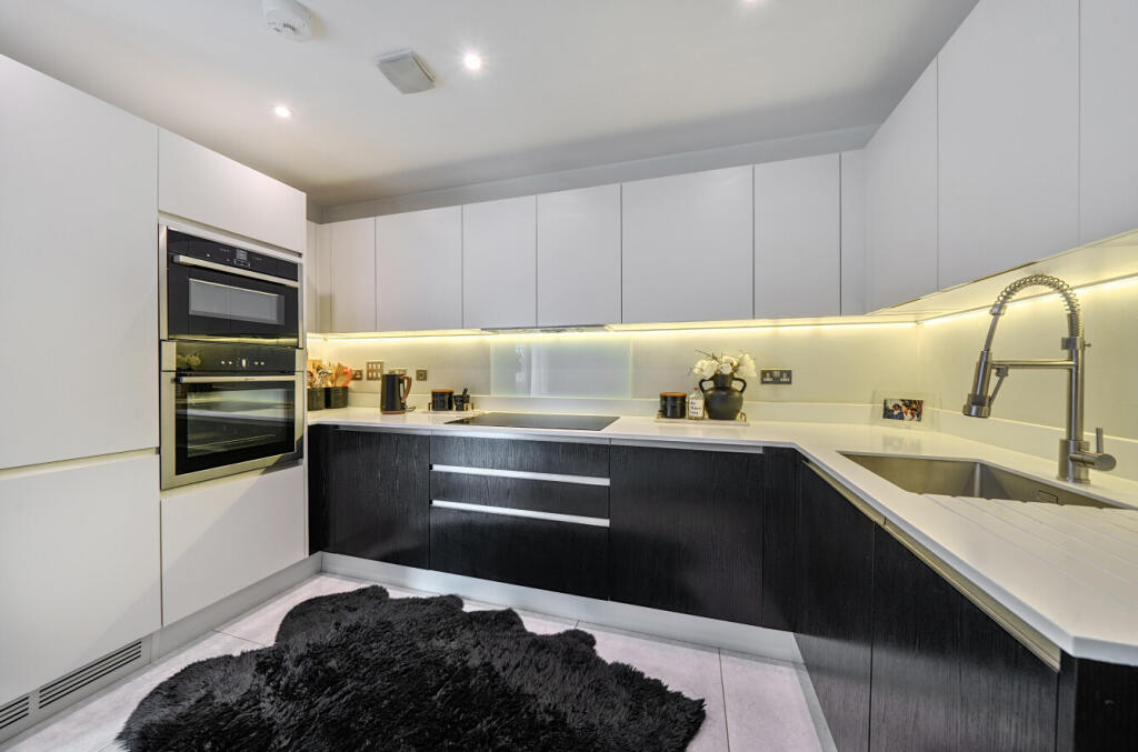 1304098-6-683f1a5...