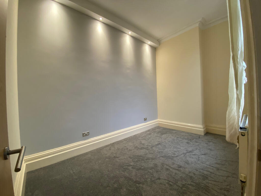 Flat 5, 39 West Cliff