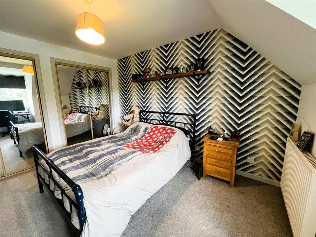 BEDROOM 4