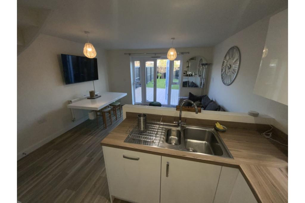 Lounge / Kitchen
