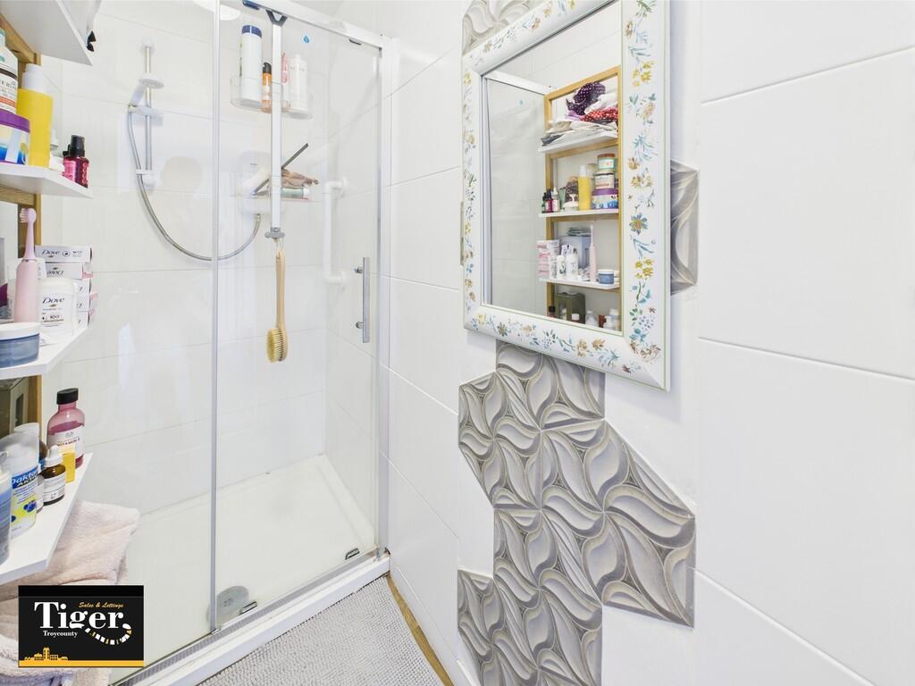 CAM02176G0-PR0579...