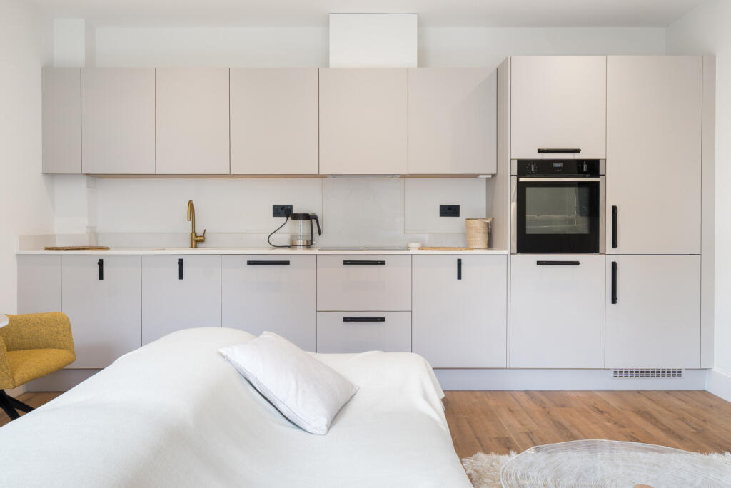 1364344-5-68e4fb0...