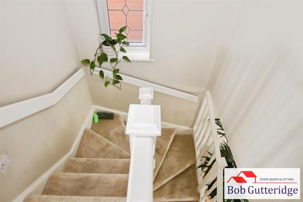 FIRST FLOOR LANDING