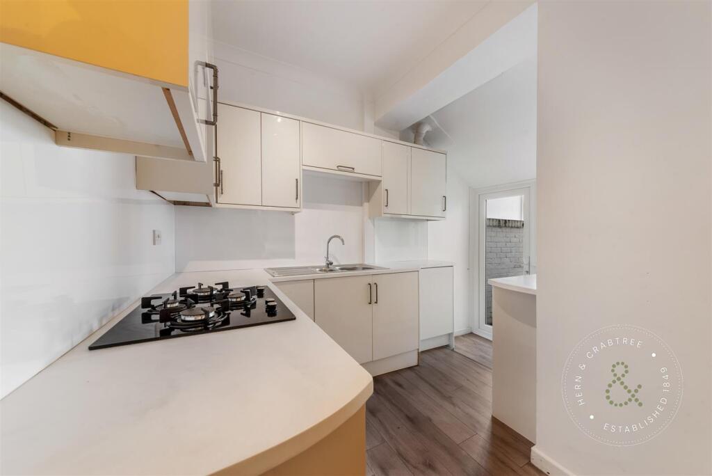 Dogo-Street-Ground-Floor-Flat-05.jpg